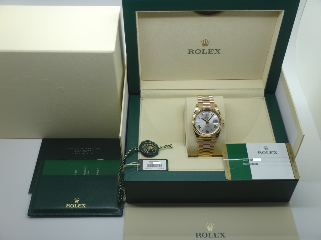 FSOT: Rolex Day-Date 40 228238 18K Yellow Gold Silver Roman Dial ...